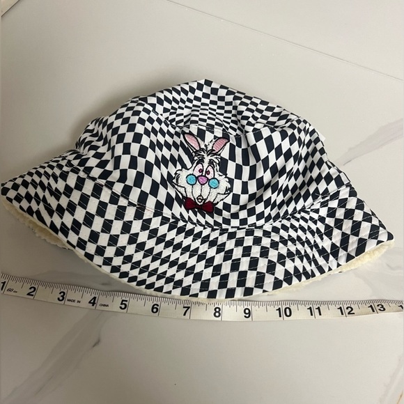 Disney Parks White Rabbit ALICE IN WONDERLAND Sherpa Lined Bucket Hat NEW - Picture 7 of 9